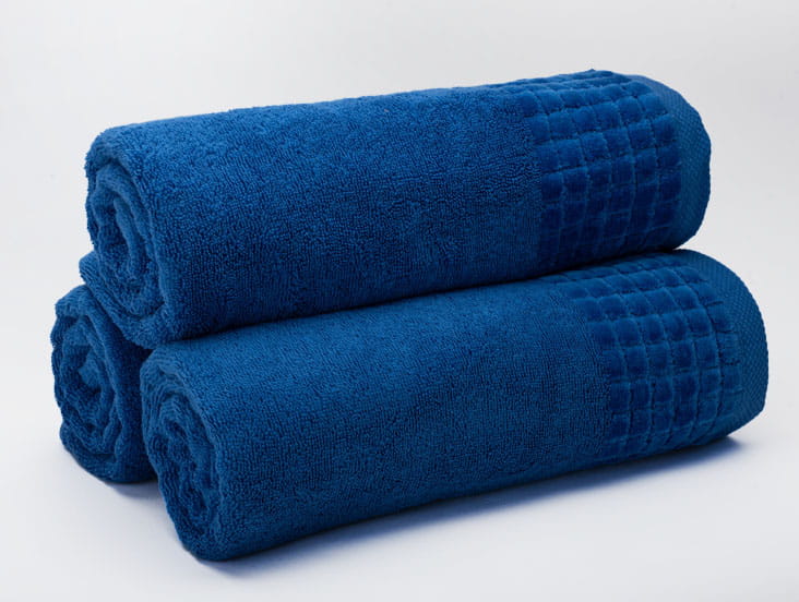 Kolorowy ręcznik hotelowy 50x100 Niebieski 500 GSM, idealny dla strefy SPA kolor blue