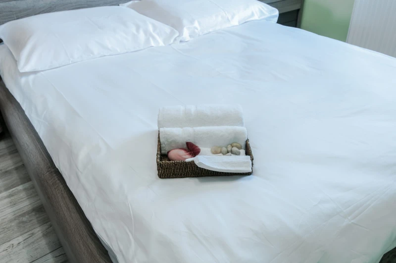 Poszewka hotelowa  gładka  70x80 cm biała